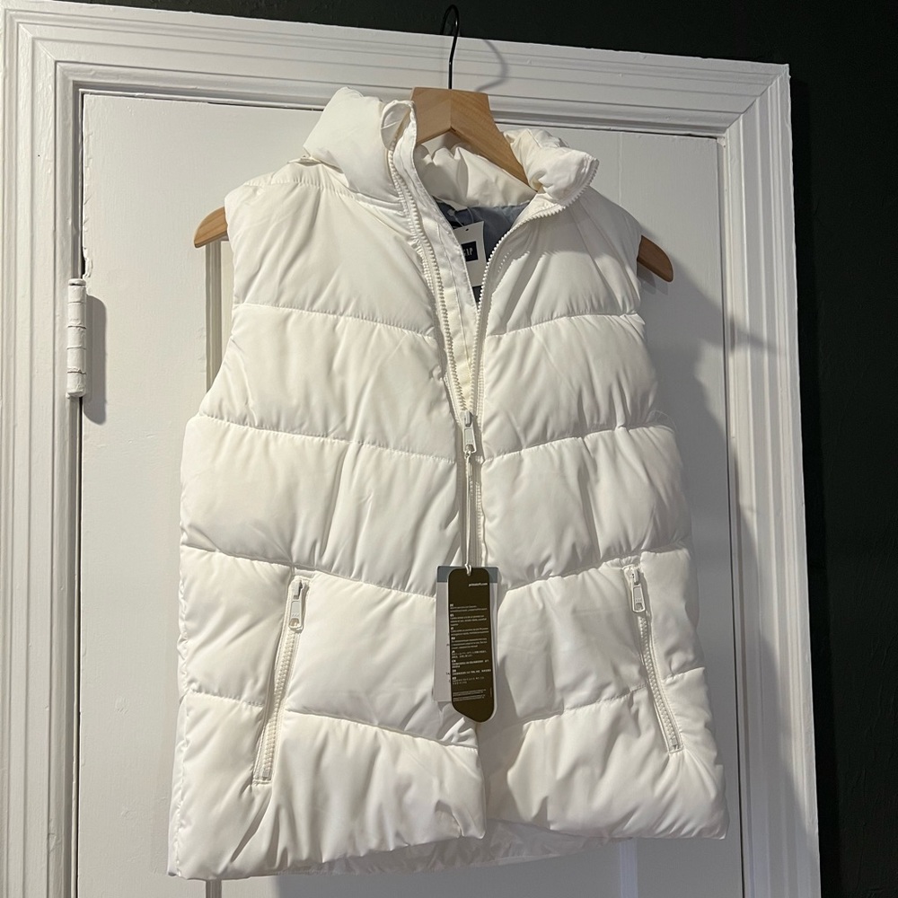 Gap faux fur vest size medium new with tag